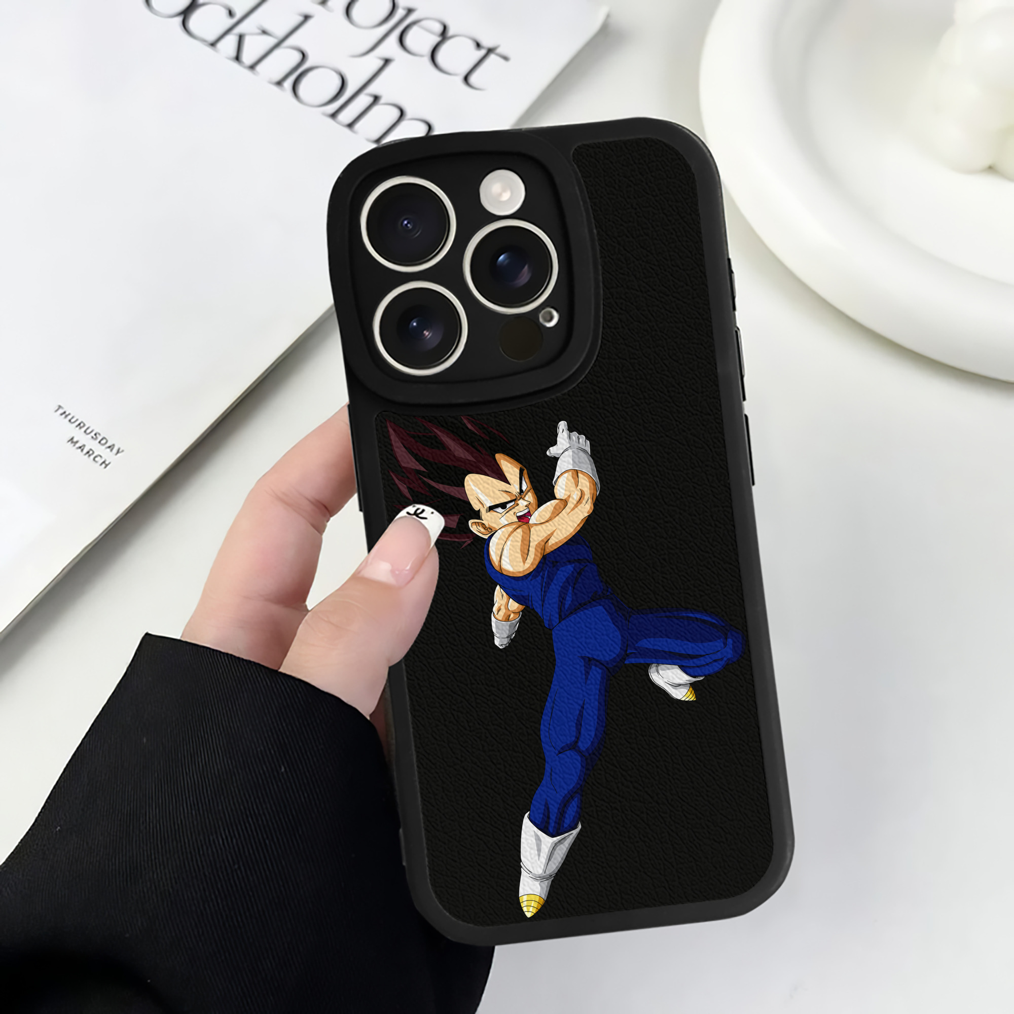 （画像用） ドラゴンボール ベジータ四世（Bejīta Yonsei）DRAGON BALL Vegeta IV 【iPhone 16シリーズ対応】シリコンスマホケース（レザー調） 材質：シリコン